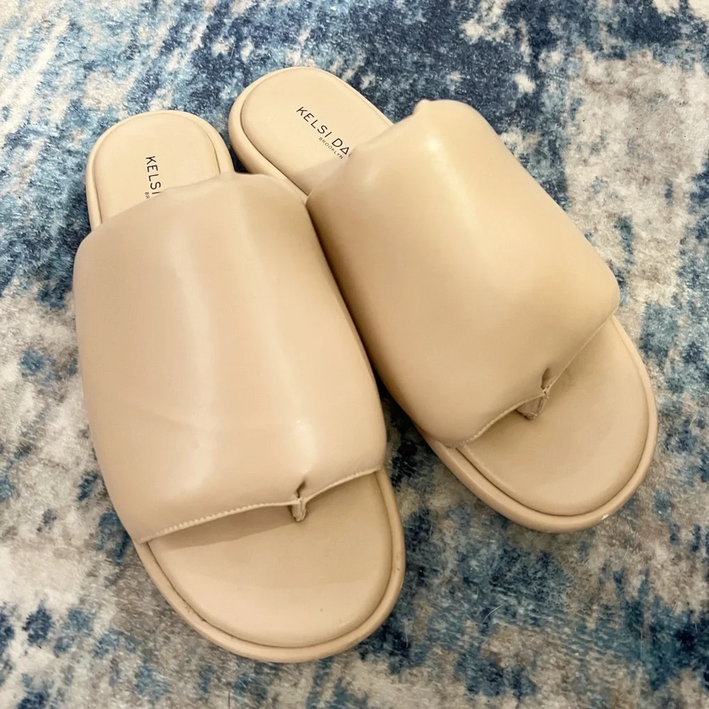 Kelsi Dagger Puffy Traveler Slide Sandal Tan 7